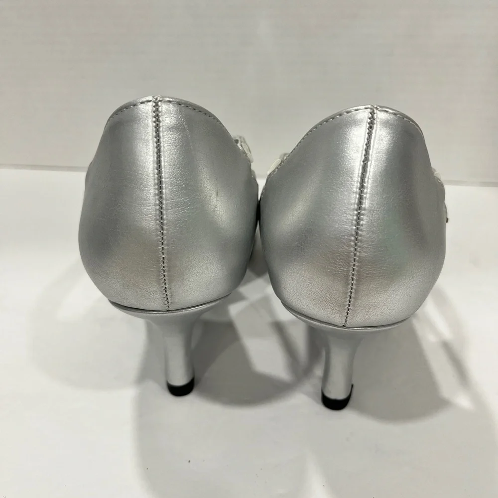 Easy Street Womens Oceana Peep Toe Stiletto‎ Heel Pumps. Size 6W. Color: Silver